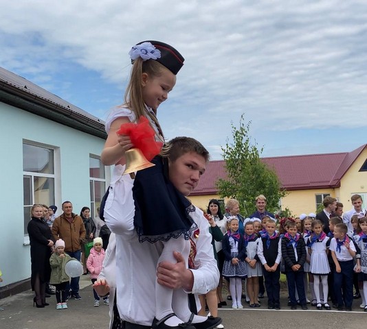photo5215327686468156449