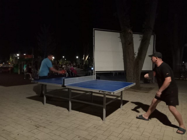 842