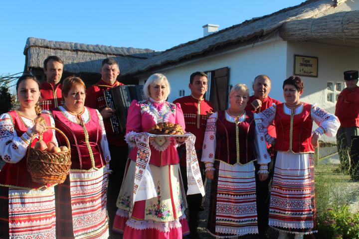 Поселок кубанский новопокровский район краснодарский край. Кубанский (Новопокровский район). Краснодарский край Новопокровский район поселок Кубанский. Центр народной культуры Кубани.