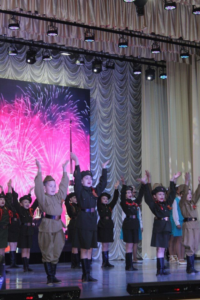 photo 5325536341125095330 y